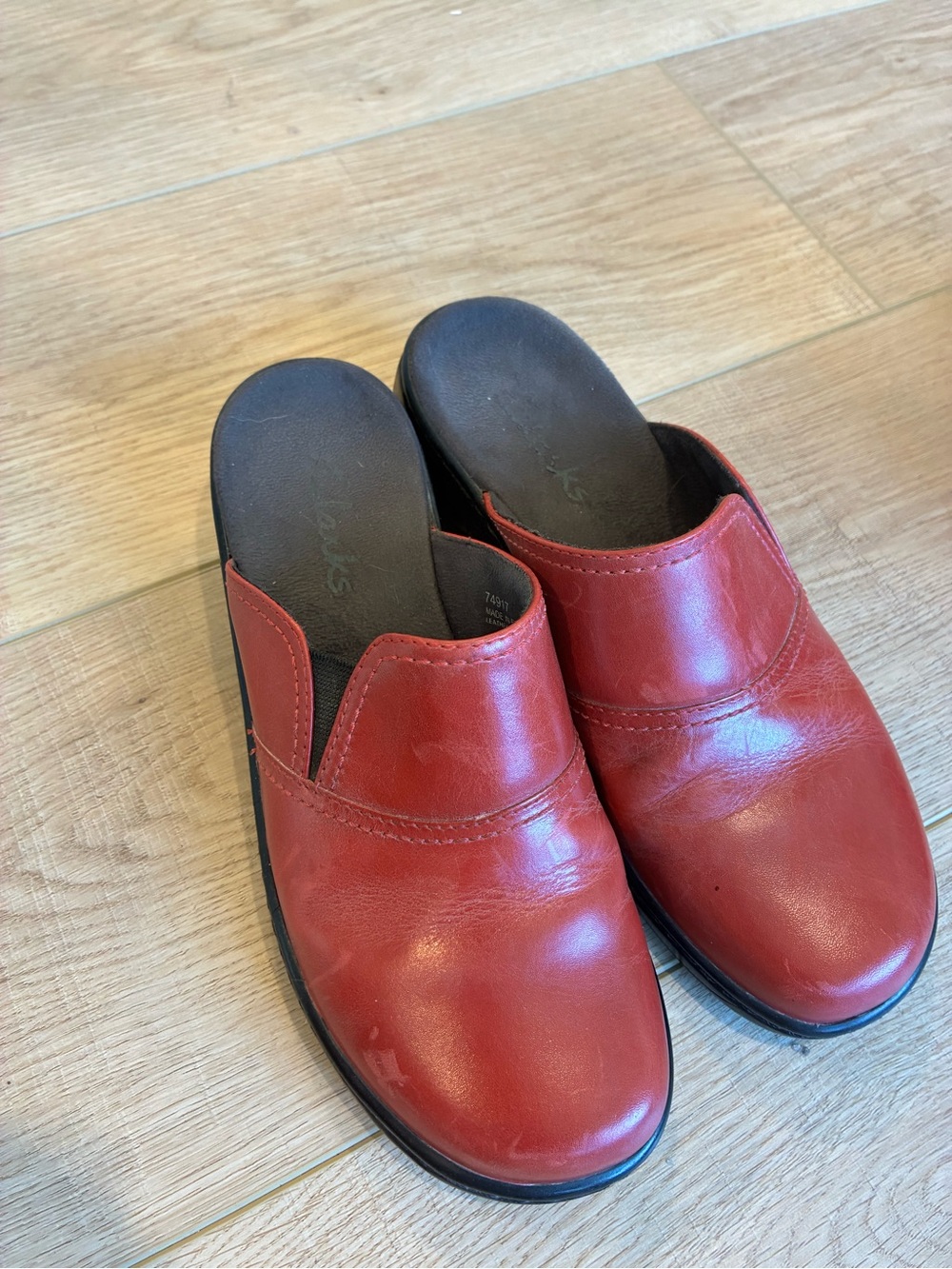 Clarks Red leather Slip-On Comfort Clogs small heel size 7 office walking